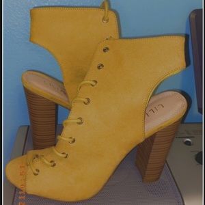 Women’s lace up boots.